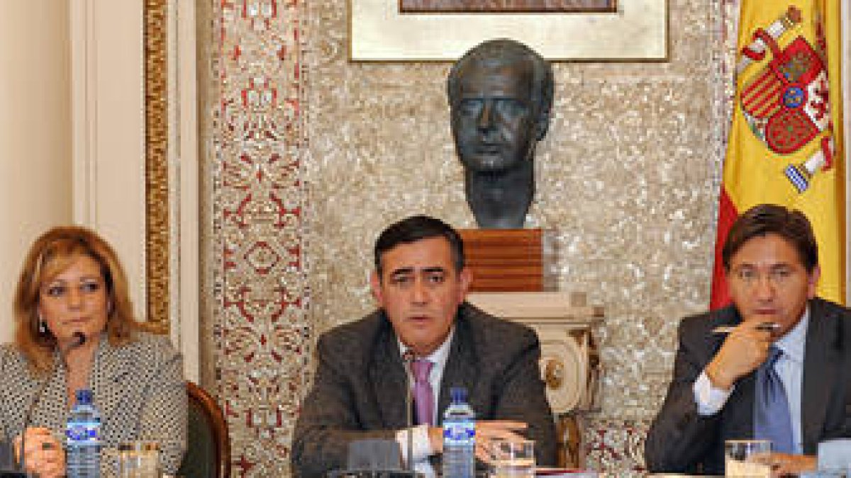 El presidente Pardo  durante un Pleno en una imagen de archivo. / VALENTÍN GUISANDE-
