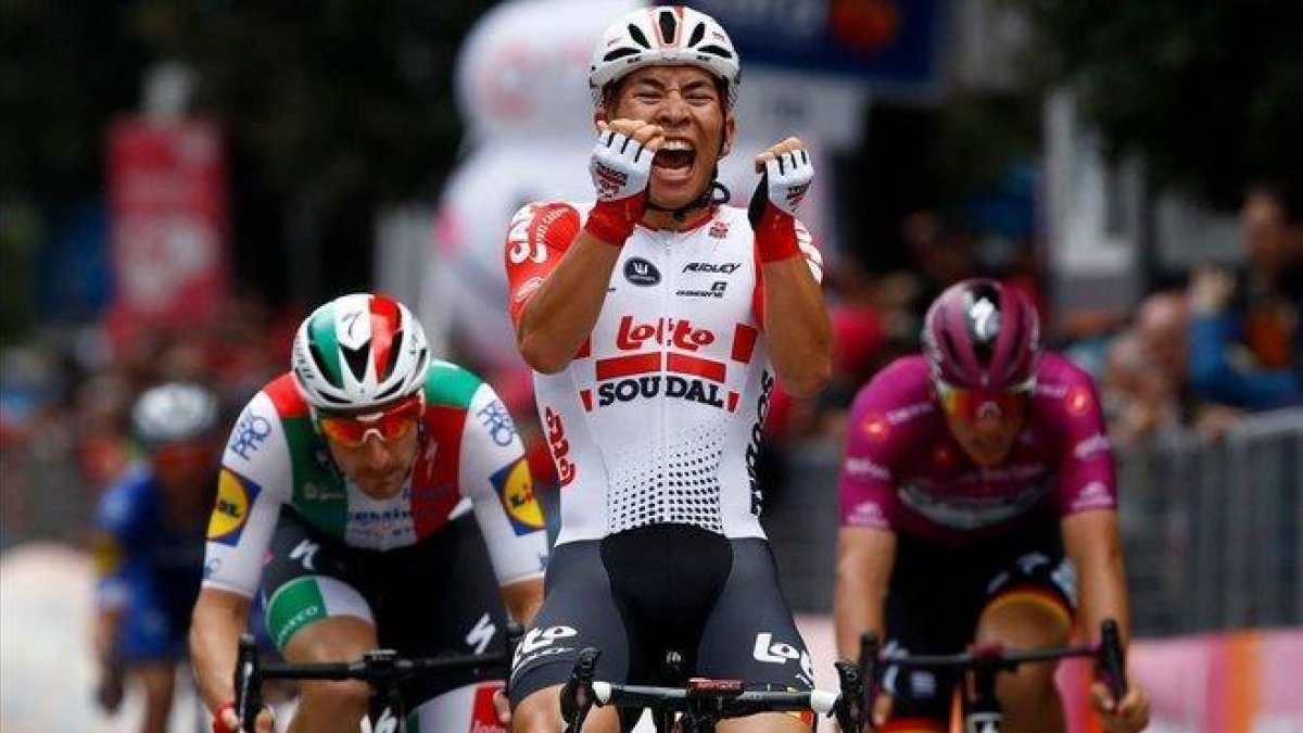 Caleb Ewan se impone en la octava etapa del Giro.-LUK BENIES / AFP