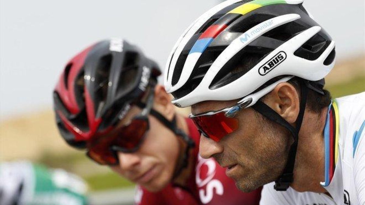 Alejandro Valverde y David de la Cruz (izquierda), durante la cuarta etapa de la Vuelta.-EFE / JAVIER LIZON