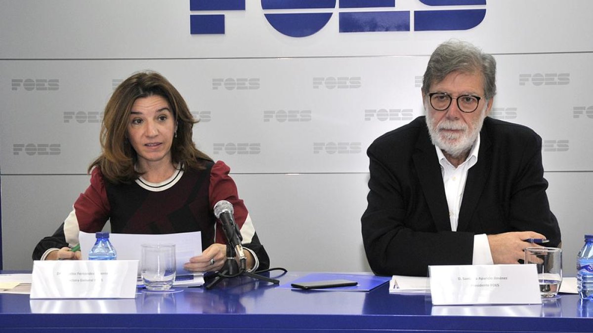 Marian Fernández y Santiago Aparicio en la presentación del estudio.-VALENTÍN GUISANDE