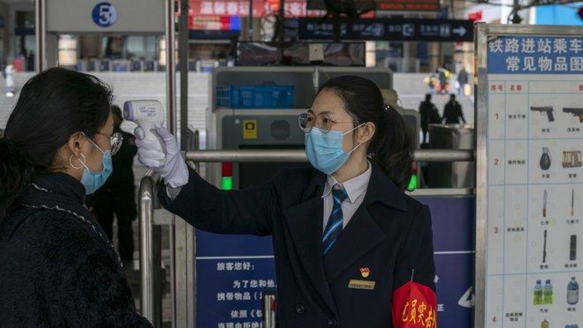 Control para detectar el contagio de coronavirus en la ciudad china de Nanning, este martes.-EUROPA PRESS