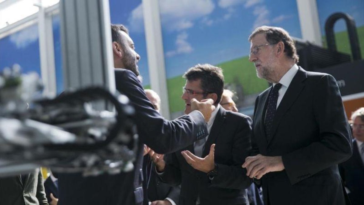 Mariano Rajoy, este martes, durante la visita a la empresa Tecnalia en San Sebastián.-TAREK