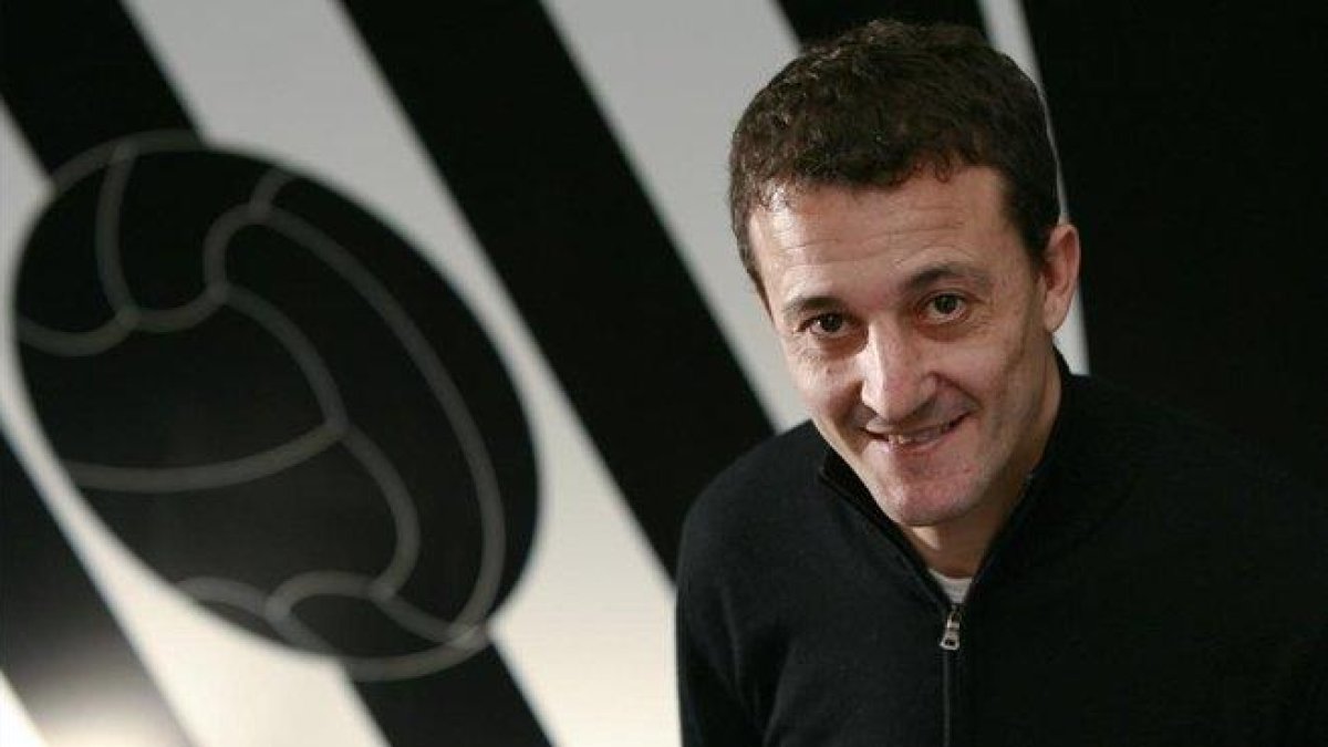 César Sánchez, el día en que fue presentado como jugador del Valencia, hace 10 años.-MIGUEL LORENZO