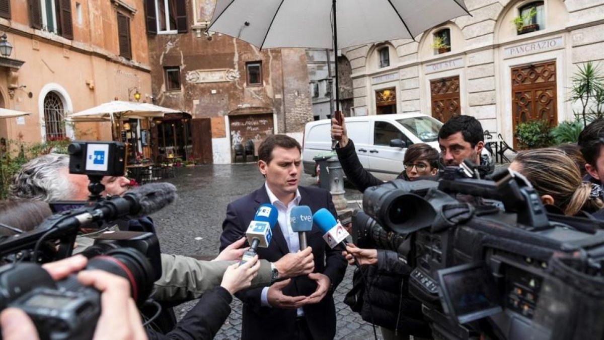 Albert Rivera  durante un encuentro con los corresponsales espanoles en Roma tras su reunión con Mateo Renzi.-EFE / ANTONELLO NUSCA