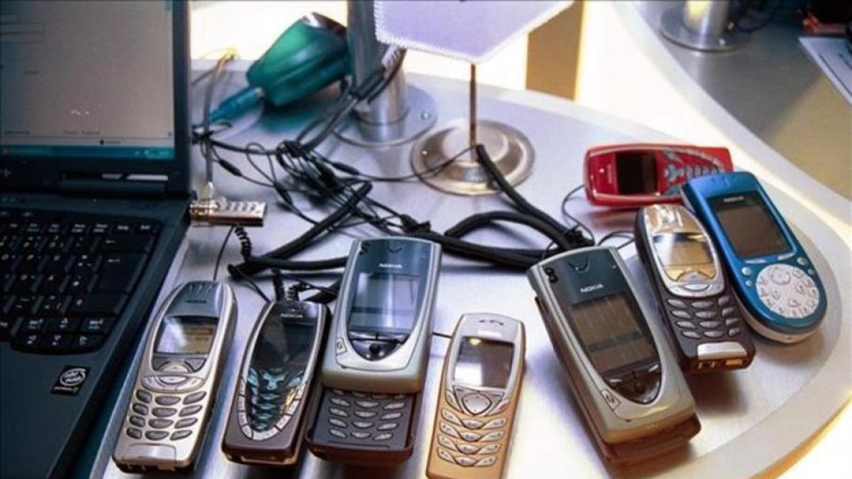 Teléfonos móviles Nokia antiguos.-MONICA TUDELA