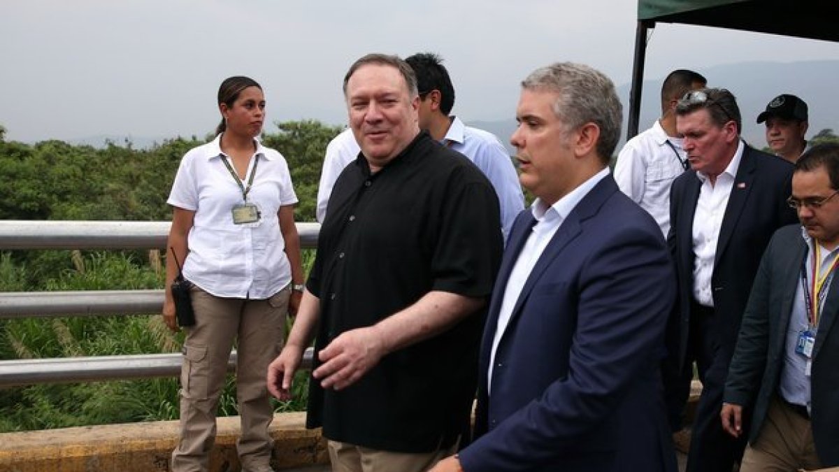 El secretario de Estado de EE UU, Mike Pompeo y el presidente de Colombia, Ivan Duque en la frontera entre Colombia y Venezuela.-EFE