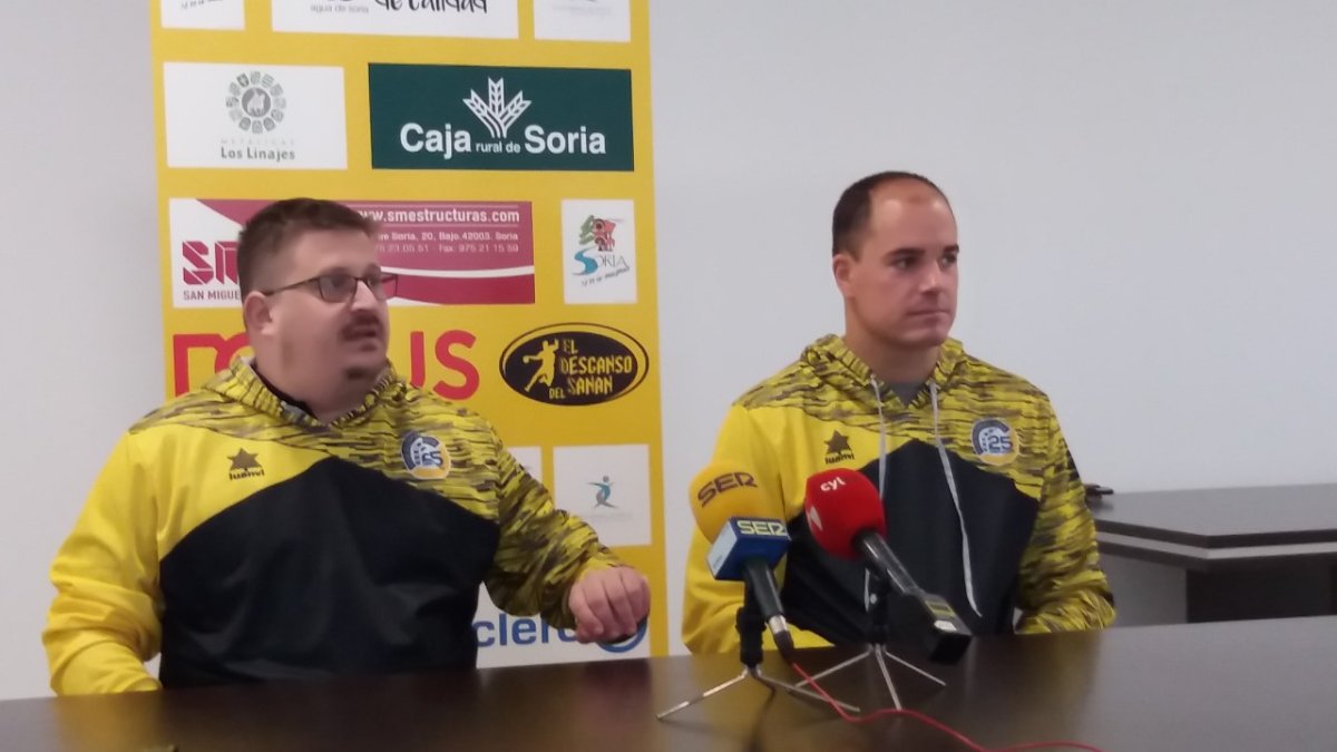 Jordi Lluelles y Javier Castillo en la comparecencia de prensa previa al debut del BM Soria en Plata. R.T.