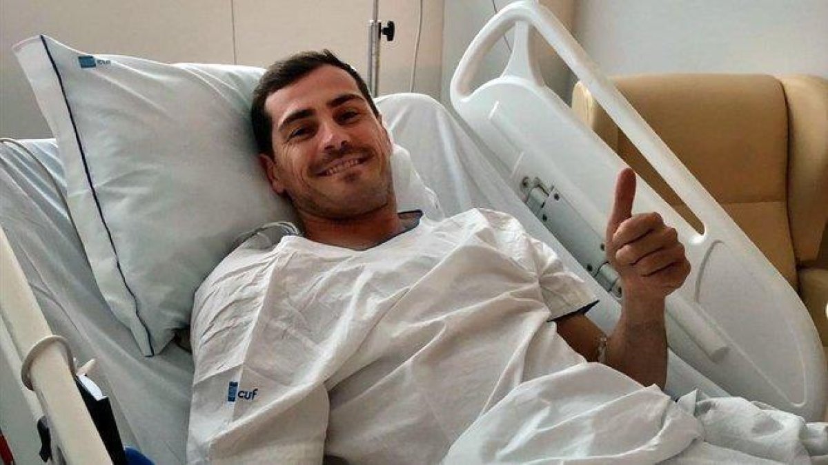 Iker Casillas, en el hospital tras sufrir un infarto.-