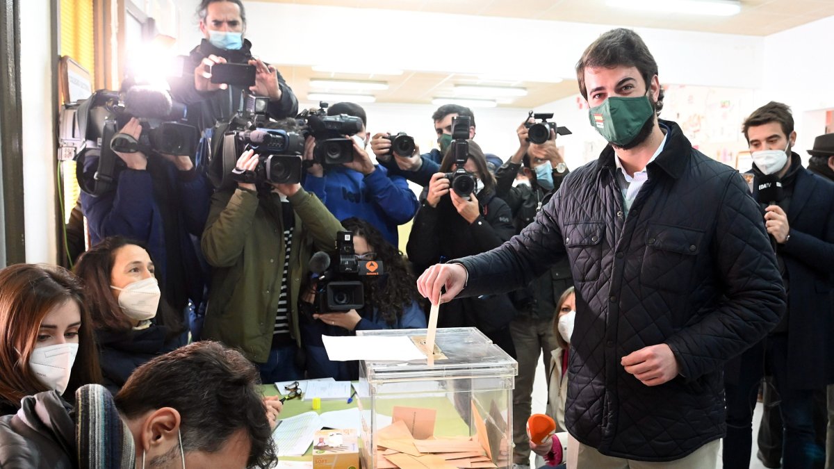 Juan García-Gallardo votando esta mañana.-ICAL