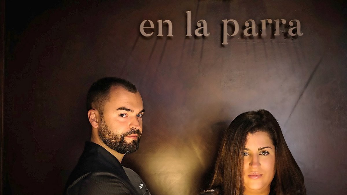 Alberto Rodríguez y Rocío Parra son una de las parejas culinarias con estrella Michelin de Castilla y León. Afrontan la nueva temporada con cambio de imagen y novedades en carta. / ENRIQUE CARRASCAL