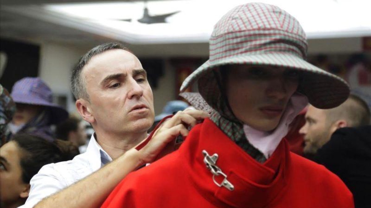 Raf Simons, en verano del 2017, preparando uno de los desfiles de Calvin Klein.AP / FRANK FRANKLIN-AP / FRANK FRANKLIN