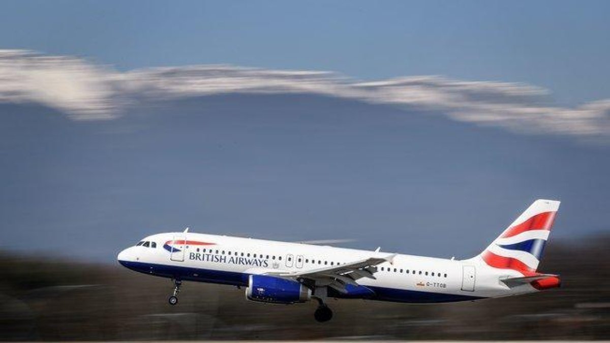 Un Airbus de British Airways.-AFP / FABRICE COFFRINI (AFP)