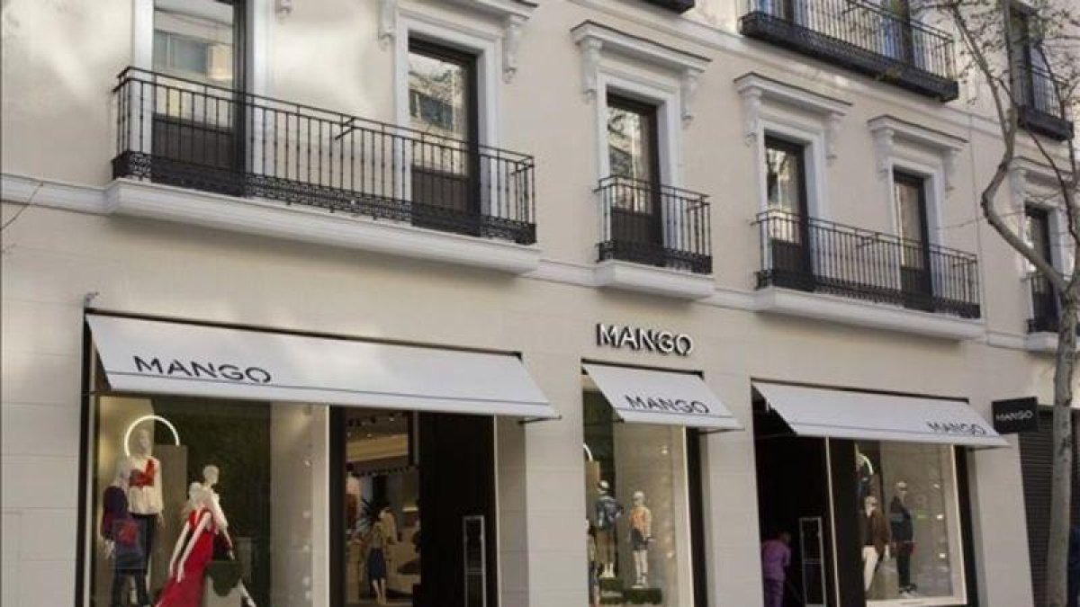 Nueva tienda de Mango en la calle Serrado, de Madrid.-