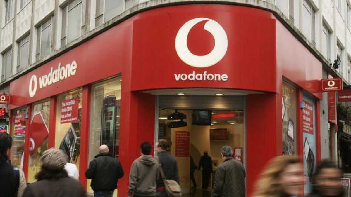 Una de las sucursales de Vodafone más importantes del mundo se encuentra en el centro de la ciudad de Londres.-SANG TAN