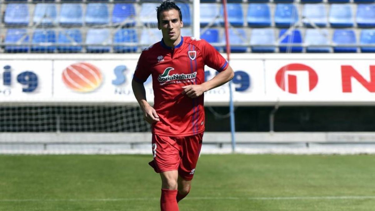 Óscar Díaz marcó el gol de la victoria ante la Ponferradina.-VALENTÍN GUISANDE