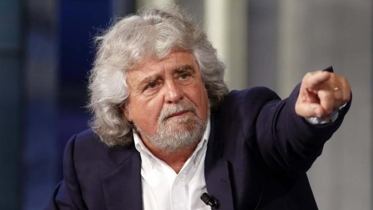 Beppe Grillo interviene como invitado en el programa de la RAI Puerta a Puerta.-REUTERS / REMO CASILLI