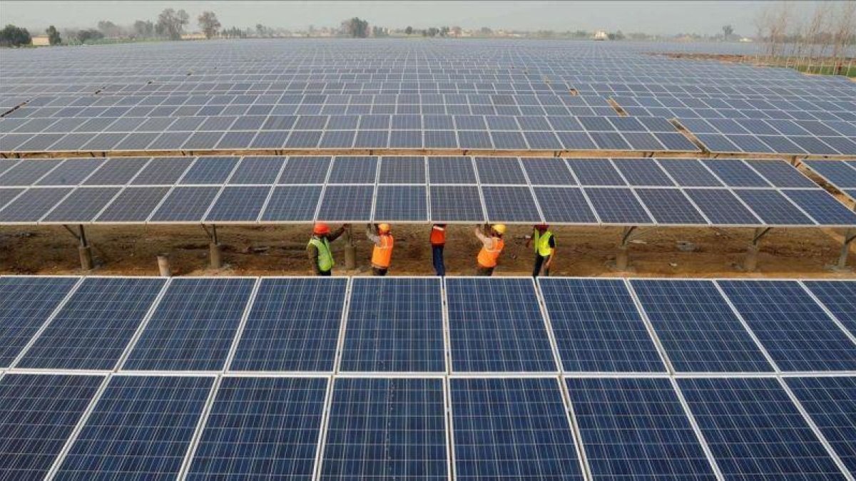 Placas solares en edificios.-AFP/ NARINDER NANU