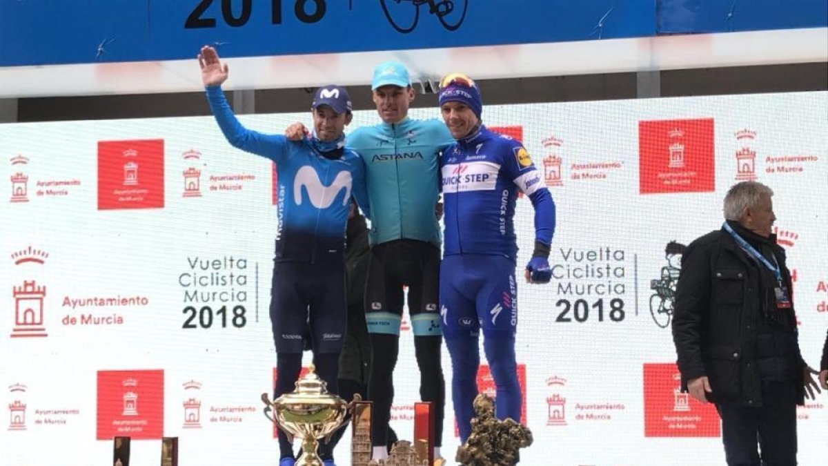 El podio de la Vuelta a Murcia, con Luis León Sánchez rodeado por Valverde y Gilbert.-TWITTER / VUELTA A MURCIA
