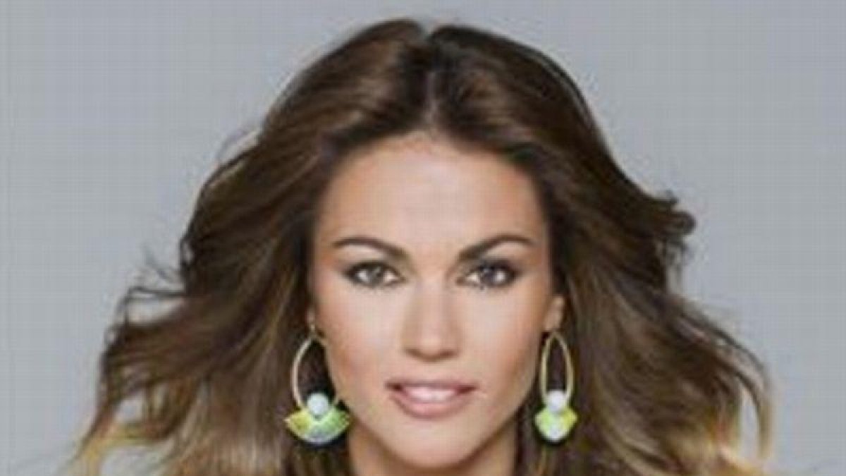 Una imagen de archivo de Lara Álvarez, presentadora del 'reality' de Tele 5 'Supervivientes'.-MEDIASET