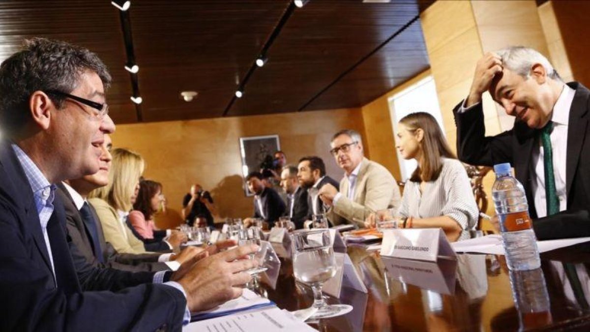 Tercera reunión de los equipos negociadores del PP y Ciudadanos.-AGUSTIN CATALAN