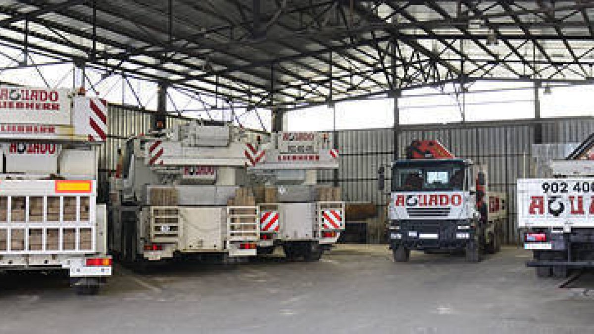 La empresa ocupa las instalaciones de grúas Kirten. / V. G. -
