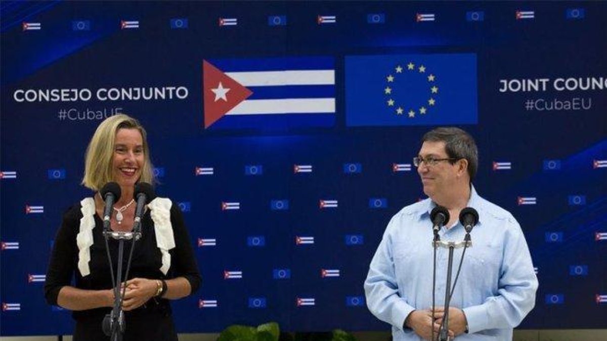 Federica Mogherini, representante de la Unión Europea y ministro de Exteriores cubano, Bruno Rodríguez.-AP