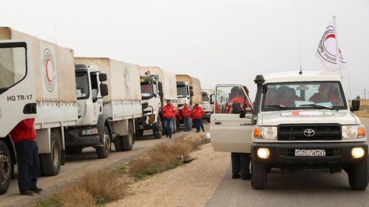 Un convoy de ayuda humanitaria de la Media Luna Roja en Siria.-AFP