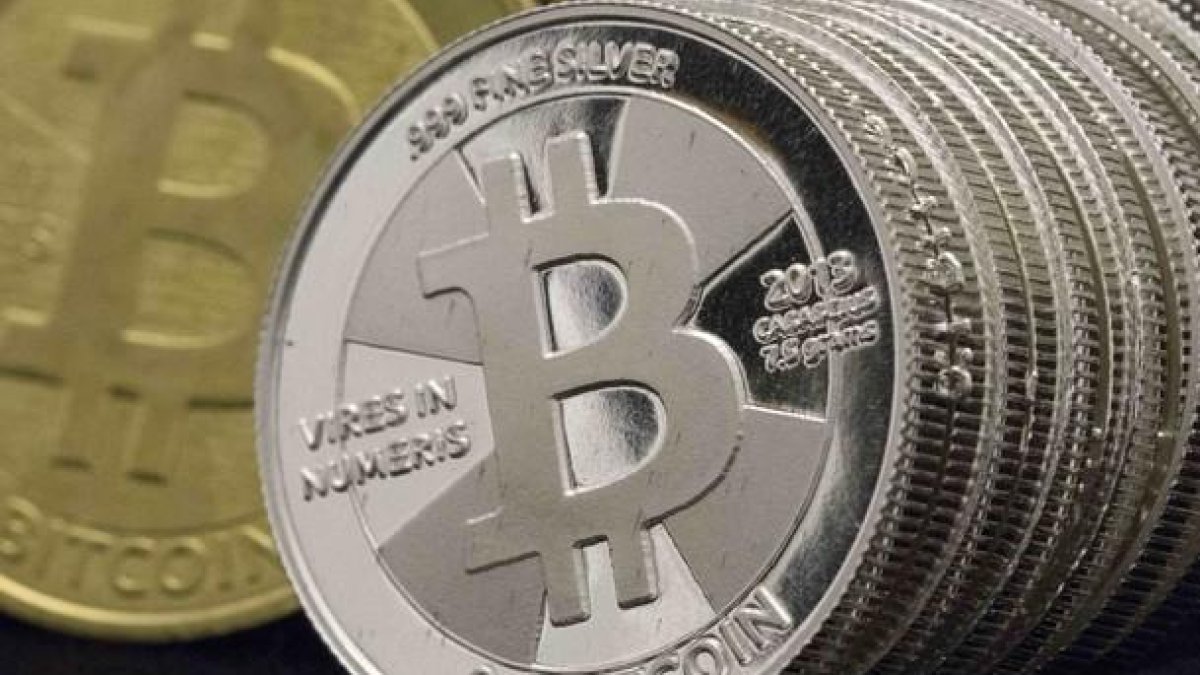 Monedas bitcoin.-JIM URQUHART / REUTERS