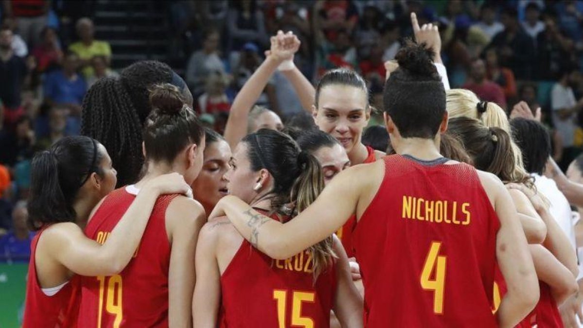 La selección femenina de baloncesto, medalla de plata en los Juegos de Río.-EFE / ELVIRA URQUIJO