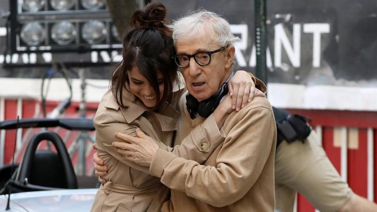 Selena Gómez y Woody Allen, el pasado septiembre en Nueva York, durante uno de sus rodajes.-PIERRE SUU