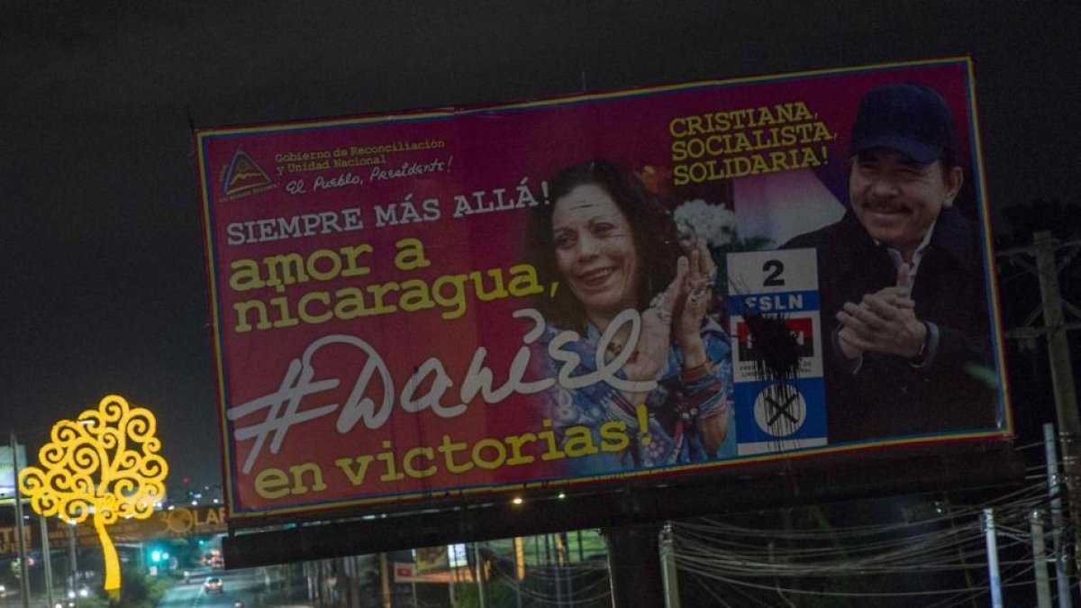 Cartel electoral de Ortega y su esposa Murillo.-EFE