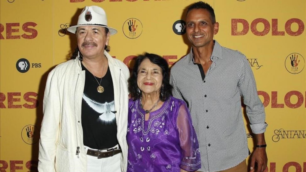 Santana, junto a la activista Dolores Huerta-