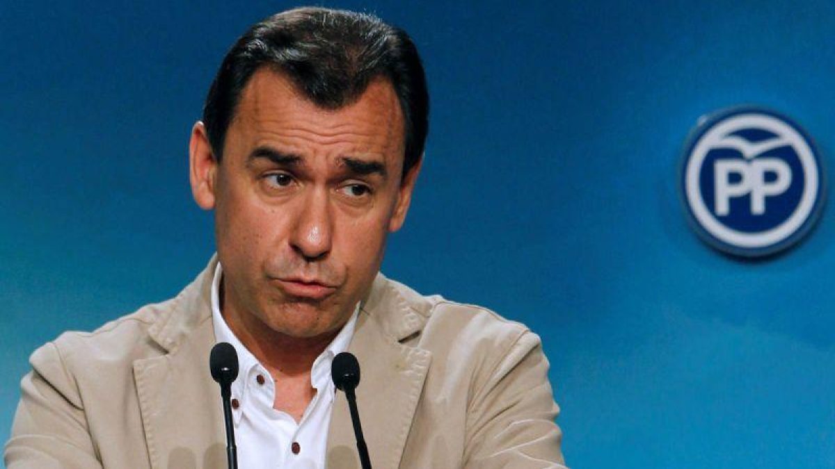 Maíllo afirma que si Sánchez no retira la moción será el judas de España.-EFE / ZIPI