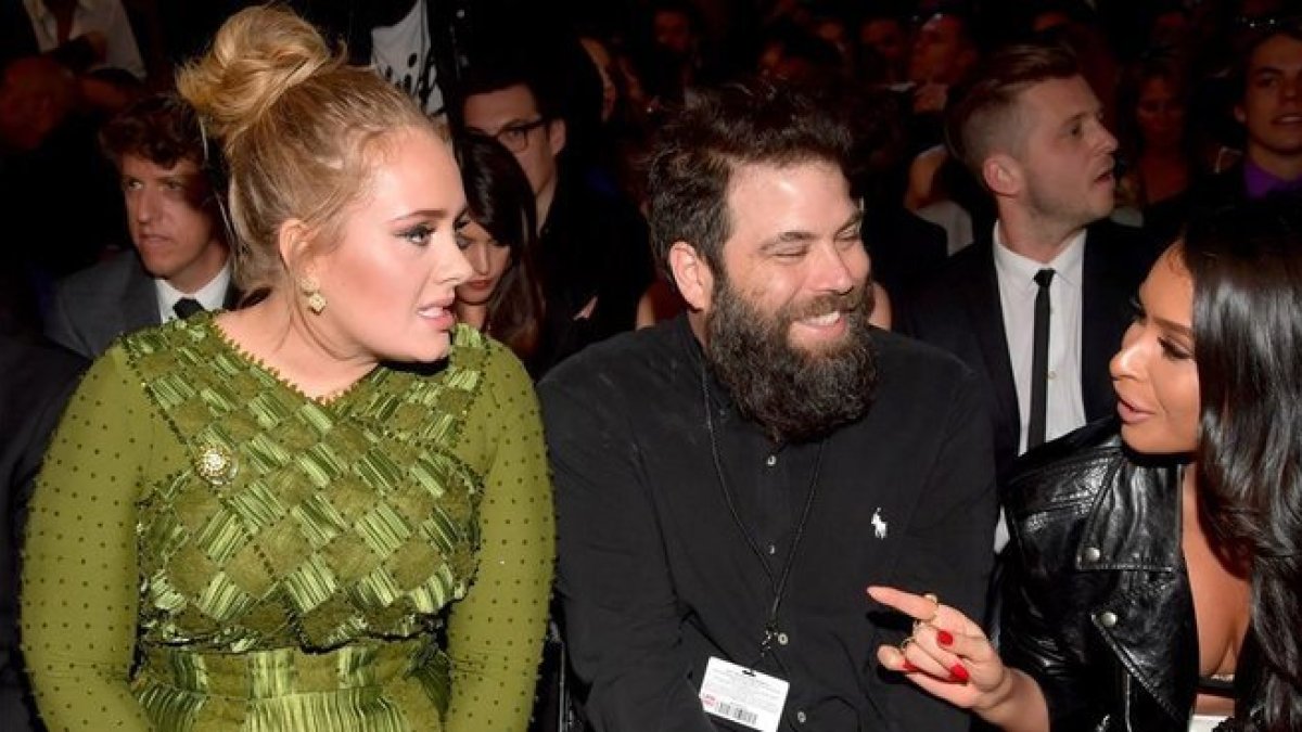 Adele y su exmarido, Simon Konecki, en la ceremonia de los Grammy del 2017, en Los Ángeles.-GETTY / LESTER COHEN