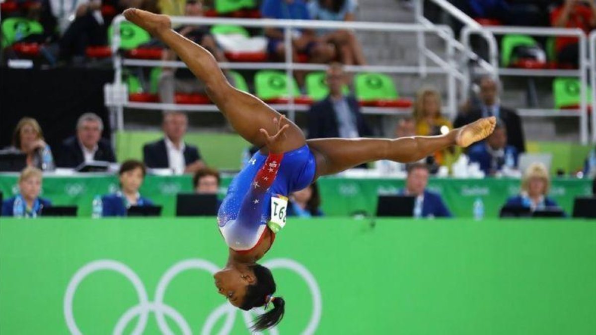 Simone Biles, en su última final de los Juegos de Río-2016.-AP / MIKE BLAKE