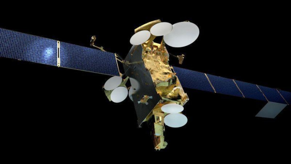 Imagen del nuevo satélite de comunicaciones SES-14, con las placas solares que le permiten energía eléctrica para su funcionamiento.-EL PERIÓDICO