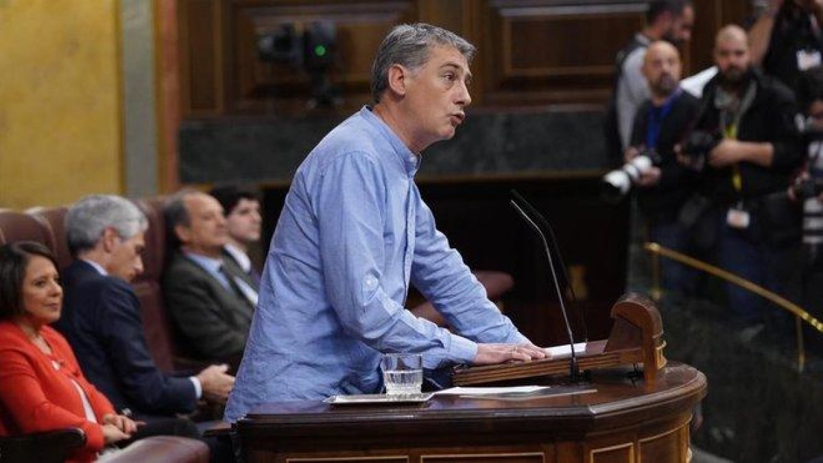 El diputado de EH Bildu Oskar Matute en el sesión de investidura de Pedro Sánchez.-DAVID CASTRO