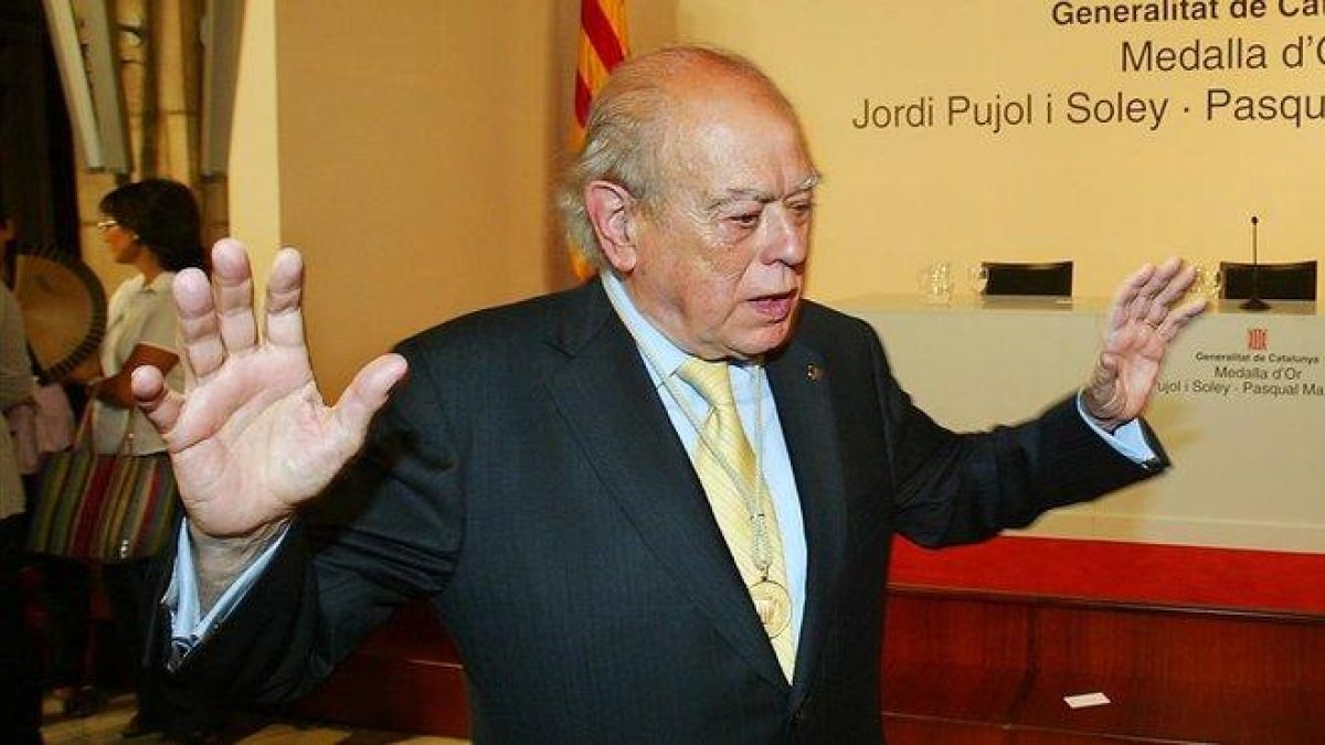 Jordi Pujol, en un acto institucional en el que el ’expresident’ José Montilla le impuso la Medalla de Oro de la Generalitat.-RICARD CUGAT (ARCHIVO)
