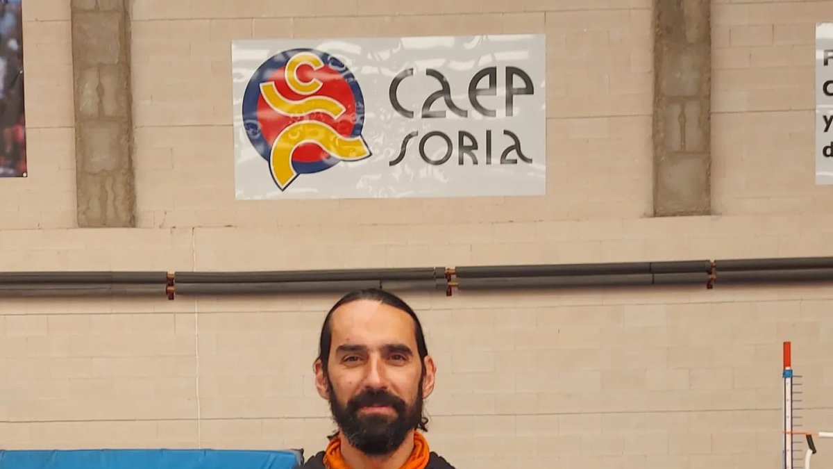 Enrique Márquez, entrenador del Atletismo Numantino. HDS