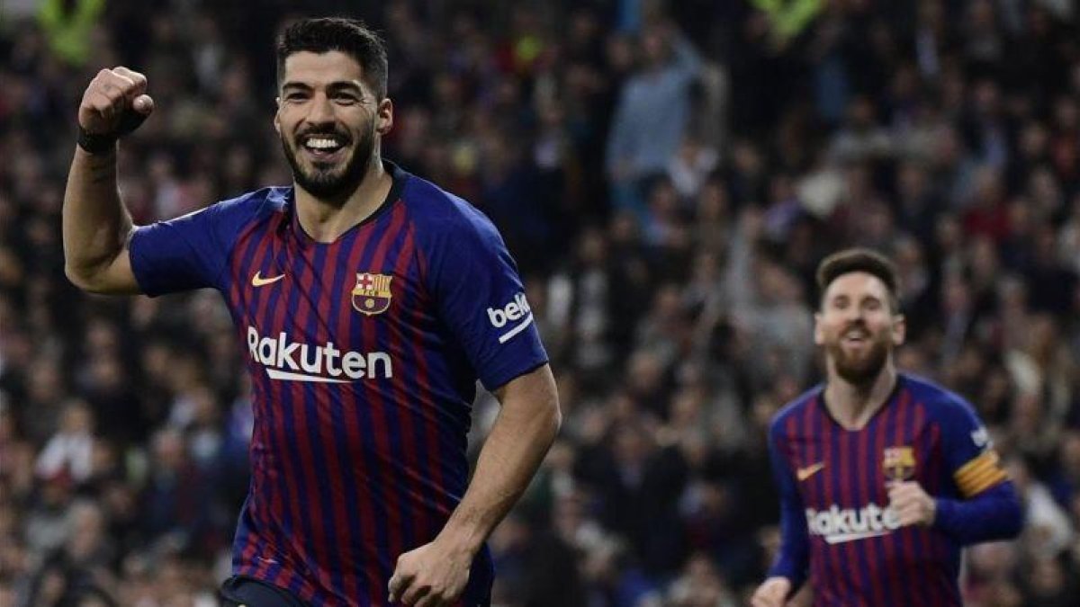 Suárez celebra el segundo gol del Barça en la victoria azulgrana ante el Real Madrid en la semifinales de la Copa de Rey.-JAVIER SORIANO (AFP)