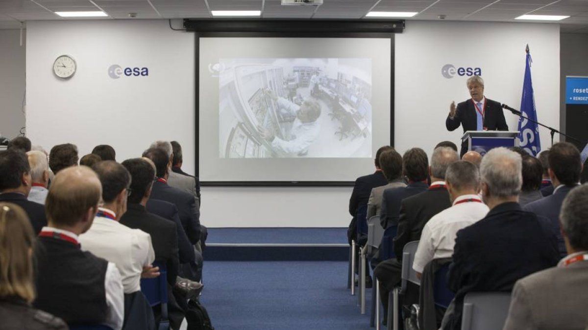 La Agencia Espacial Europea conmemorara el 40 aniversario de la estación de seguimiento de satélites y los 10 años transcurridos desde la inauguración de la antena de espacio profundo de Cebreros. En la foto el director de Operaciones y Vuelos Espaciales -Ical