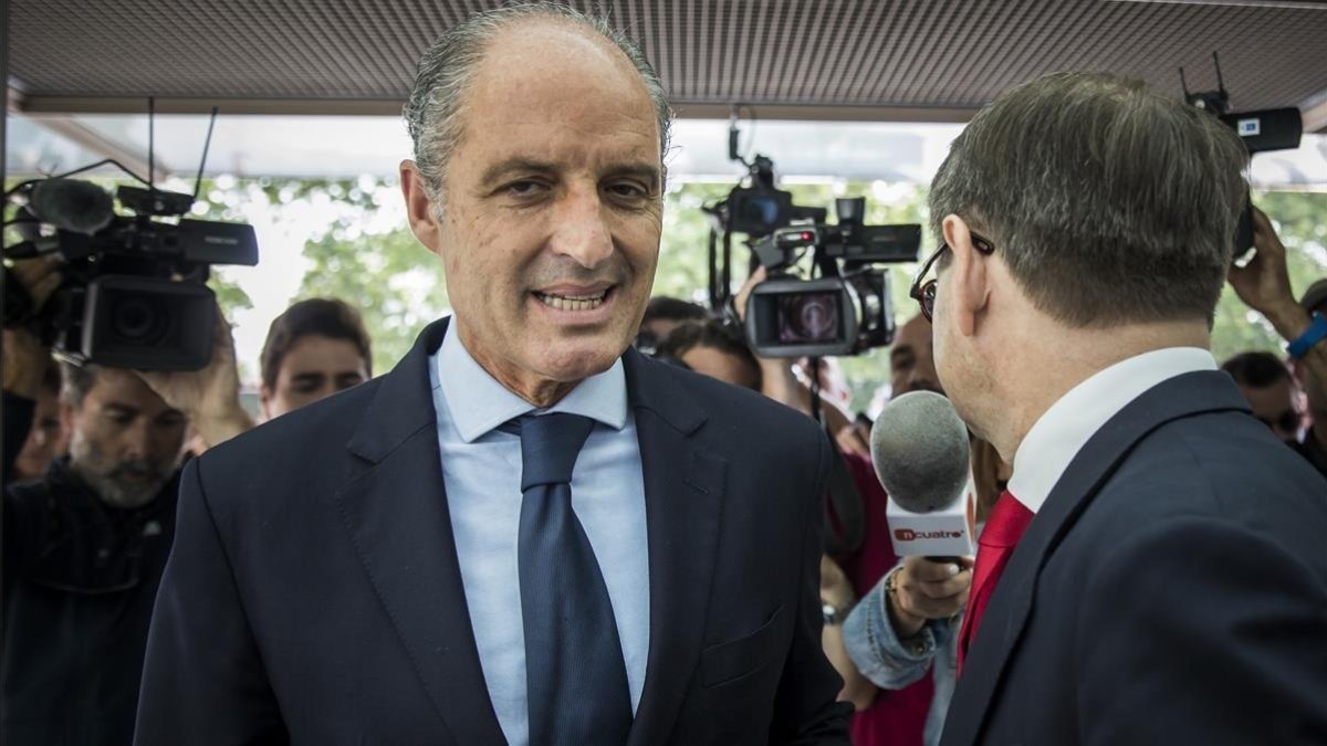 El expresidente valenciano Francisco Camps, a su llegada a los juzgados para declarar por el caso de la F1.-MIGUEL LORENZO