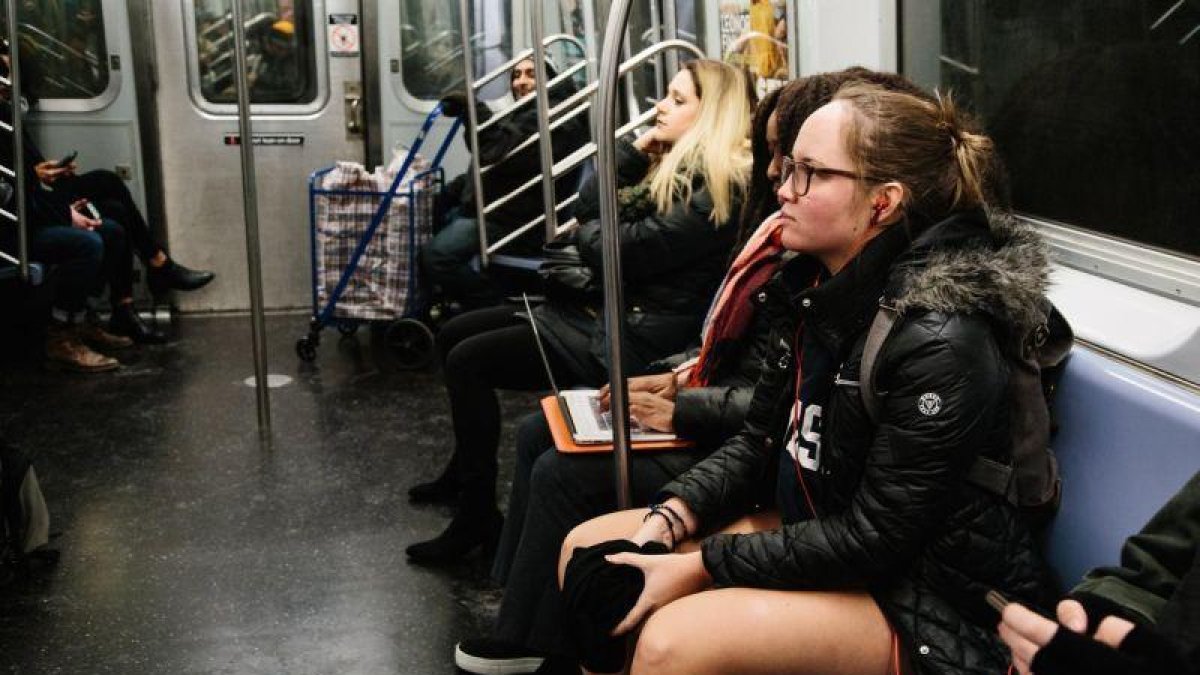 UN RETO ESPECIAL: El día sin pantalones en el metro de Nueva York, entre  risas y sorpresas