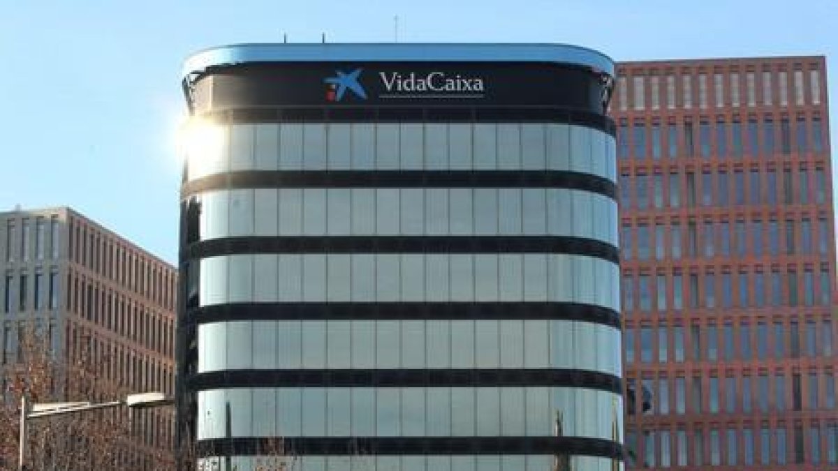 Vista de la sede en Barcelona de VidaCaixa-Adeslas.-ANDREU DALMAU (EFE)