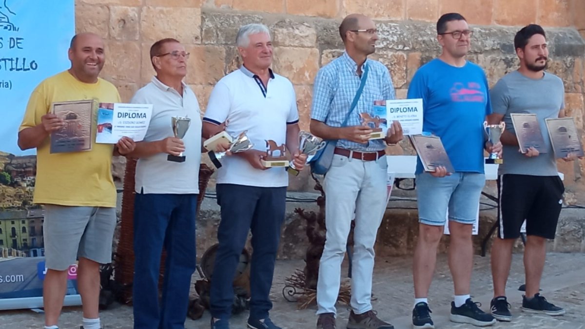 Ganadores de los mejores vinos artesanales que se han elegido en San Esteban de Gormaz (Soria).