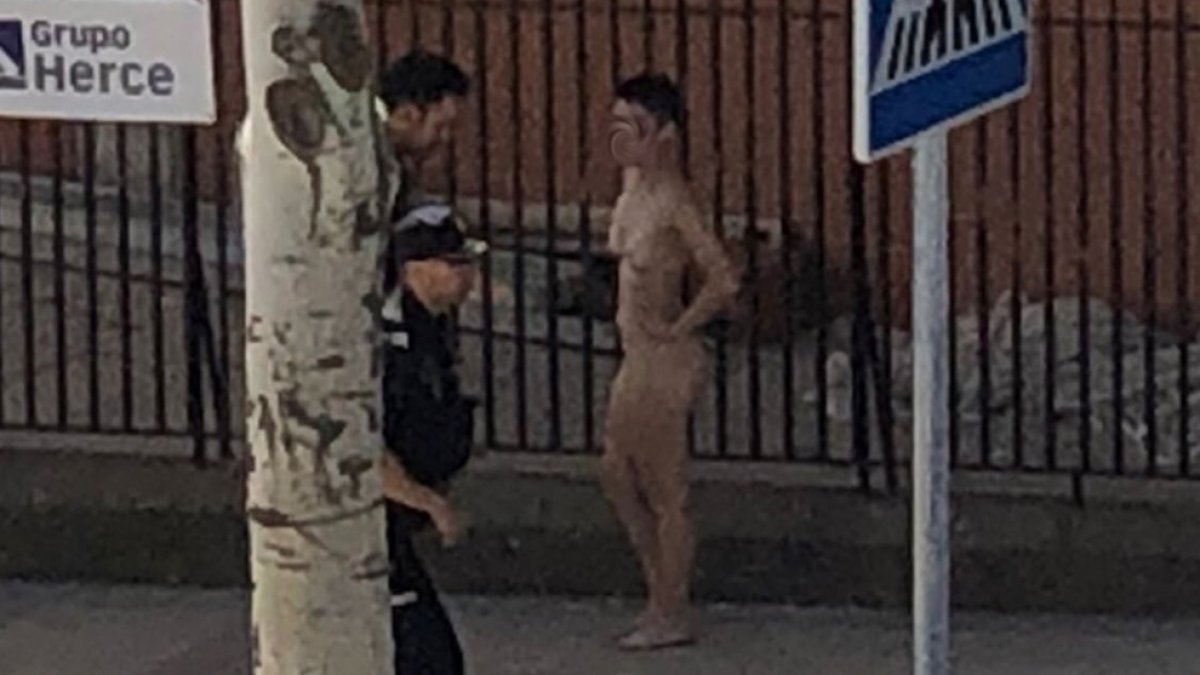 Sucesos: Una joven desnuda se pasea por Soria un día después de bañarse sin  ropa en unas fuentes