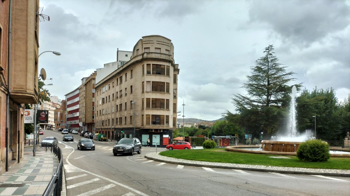 La rotonda al final del Espolón, enlace entre los carriles de la avenida de Valladolid y San Benito. J.A.C.