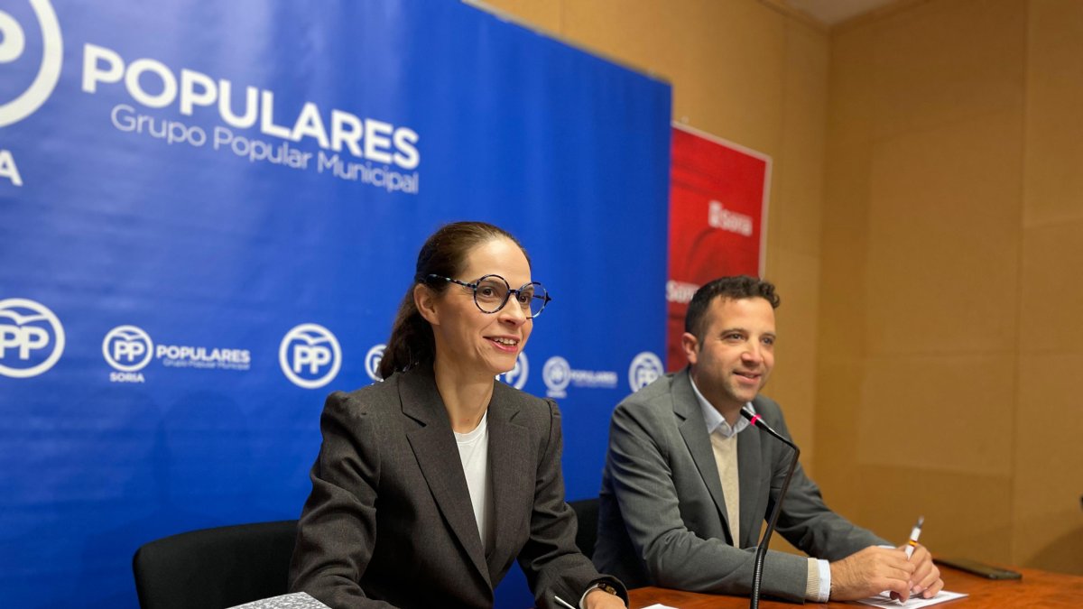 Belén Izquierdo y Javier Jiménez durante la comparecencia. HDS