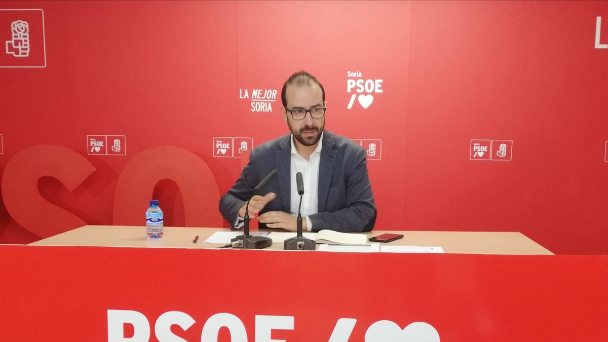 El procurador socialista por Soria Ángel Hernández.