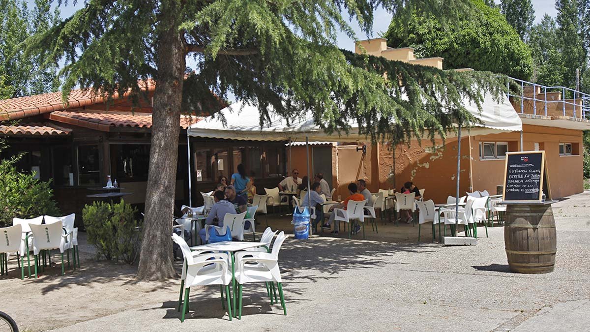 Bar de La Arboleda en Almazan.